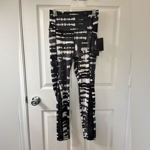 Better Sports Performance Leggings BSP Black And White W/ Pockets NWT Medium